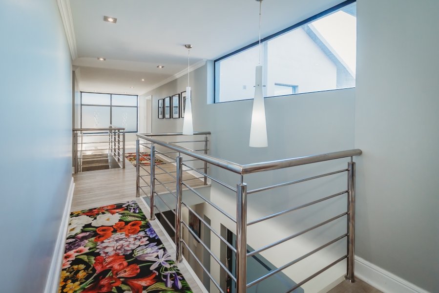 4 Bedroom Property for Sale in Herolds Bay Western Cape